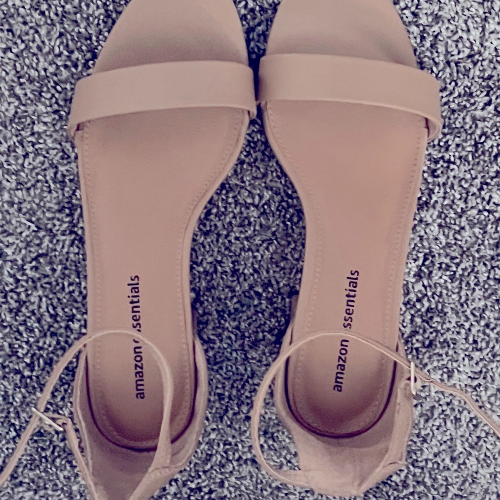 Women’s sandals. Tan. Size 8. Never worn.